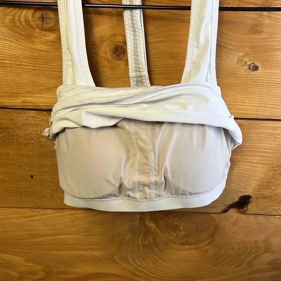 FABLETICS MEDIUM/LARGE (16inch pit) WHITE CROPPED ATHLETIC SHIRT - Picture 8 of 9